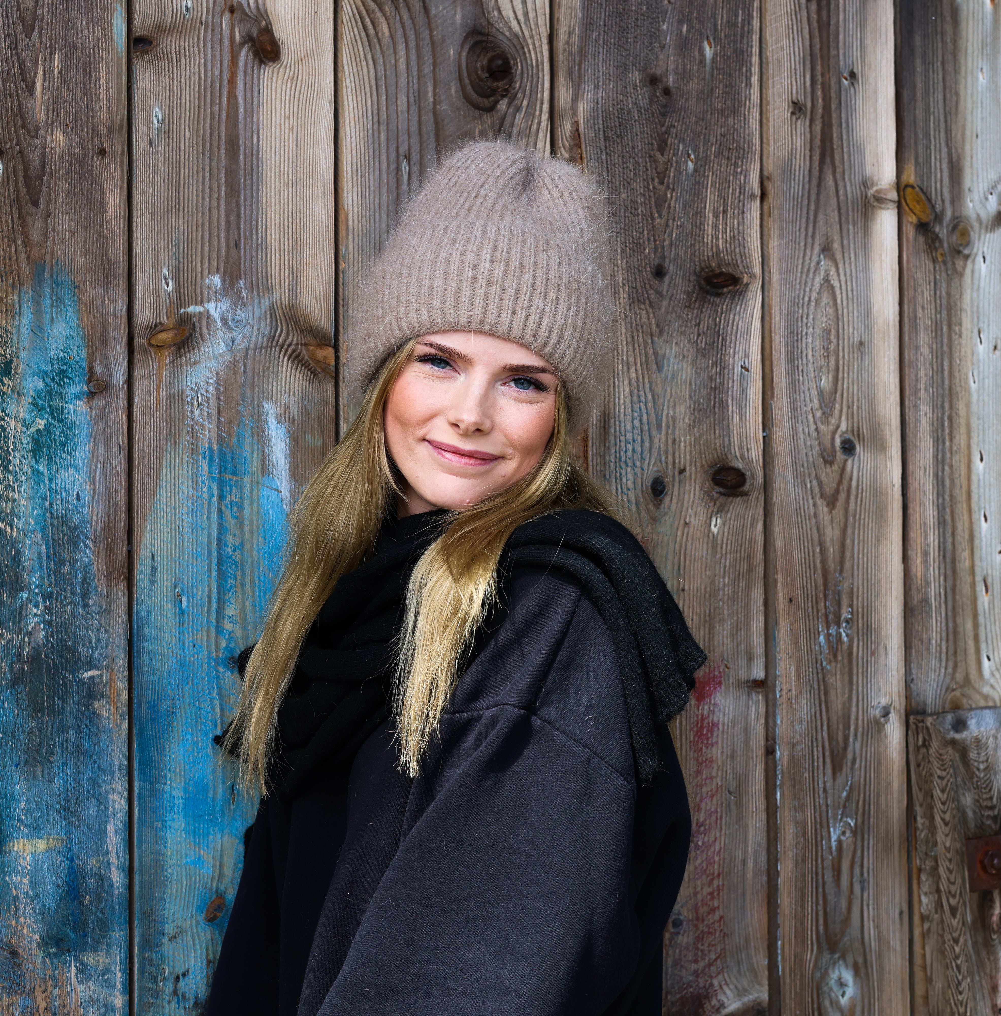 Fluffy Frøya - Stone